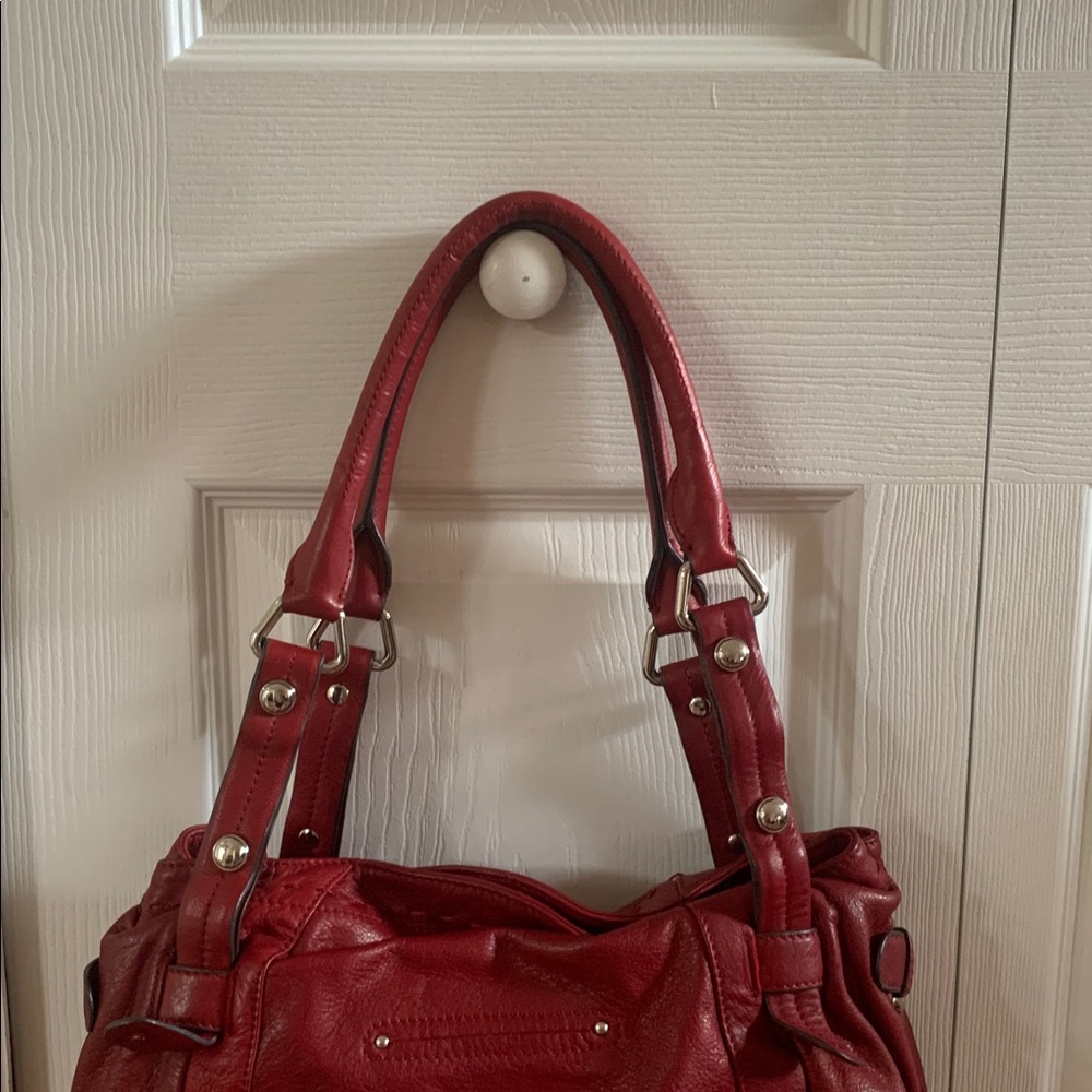 B Makowsky Elegant Burgundy Leather Handbag with Dustbag - Picture 5 of 16